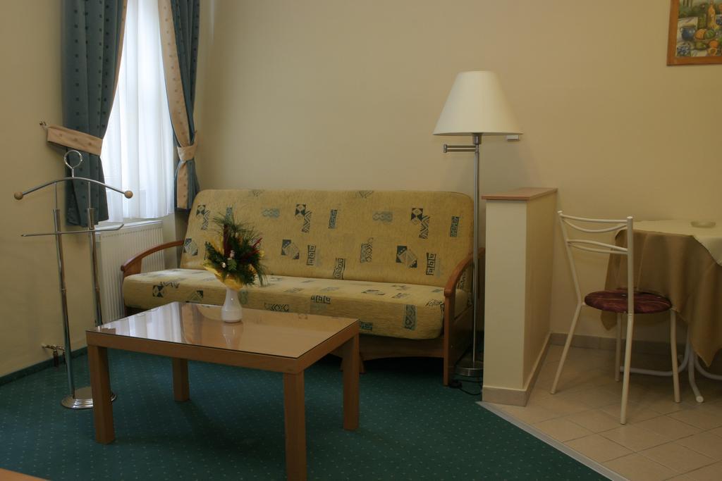 Ferienwohnung Kucko Panzio Győr Exterior foto